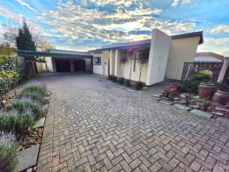 5 Bedroom Property for Sale in Panorama Free State